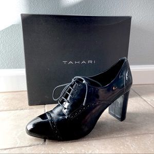 Size 9, Tahari Ta-Evo Black Patent Leather Stacked Heel Oxford
